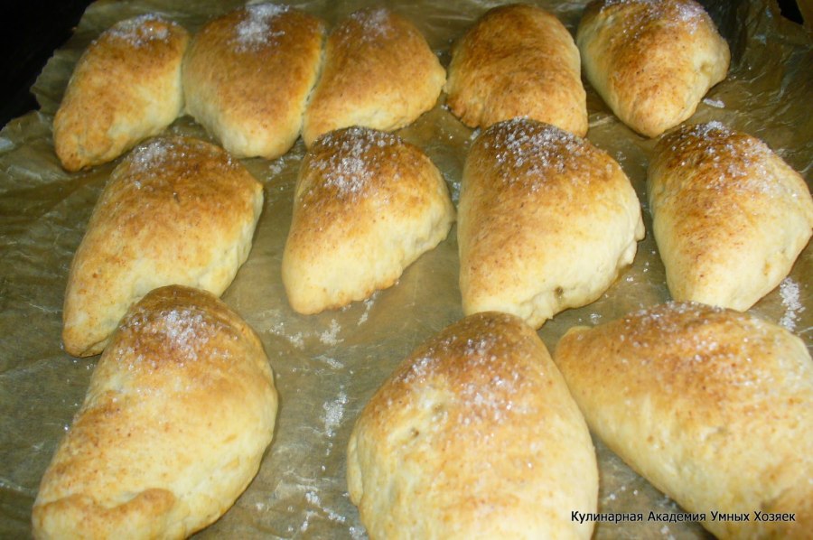 Выпечка из дрожжевого теста с творогом