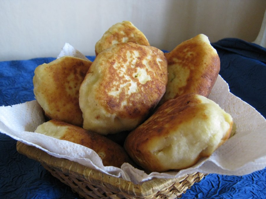 Пирожки с яблоками из дрожжевого теста