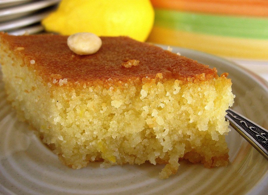 Пирог из манки и кефира