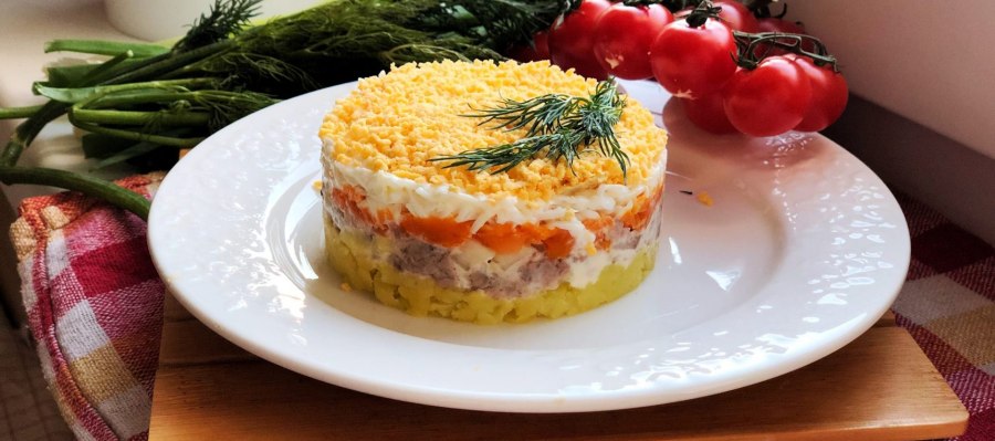 Мимоза с горбушей горячего копчения