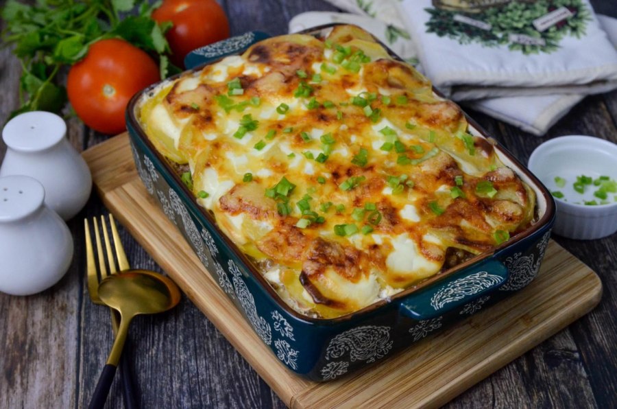 Запеканка с фаршем и картошкой в духовке с сыром