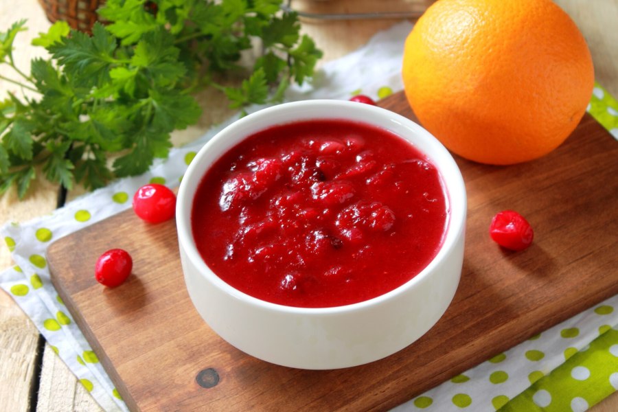 Гусь с клюквенным соусом