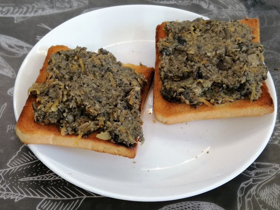 Тосты с грибной икрой