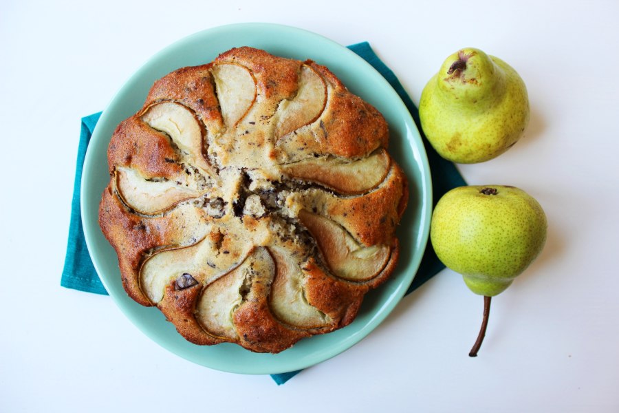 Шарлотка с грушами