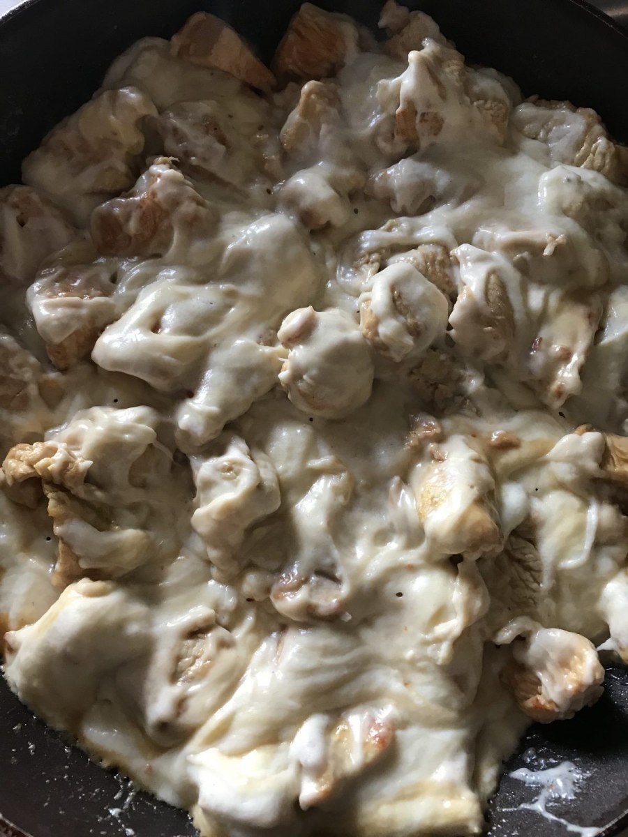 Куриная грудка в сметане