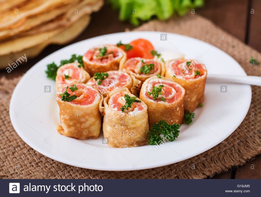 Блинчатые роллы с семгой