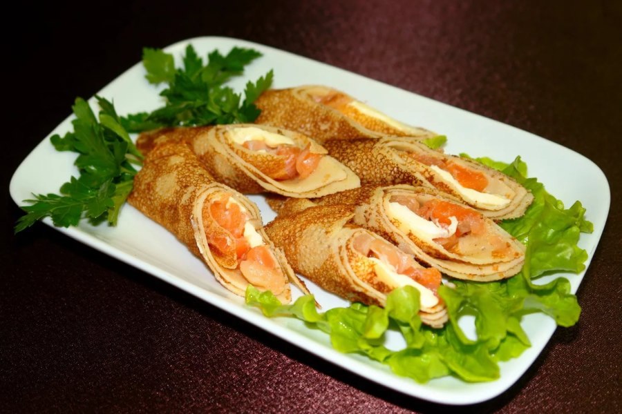 Блины с красной рыбой и творожным сыром