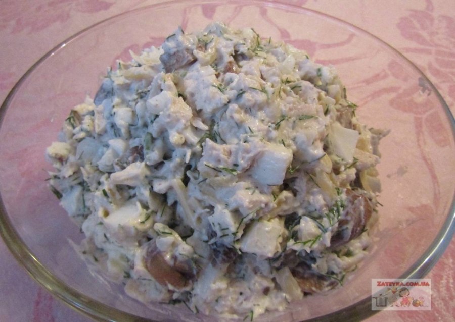 Салат с курицей и консервированными грибами
