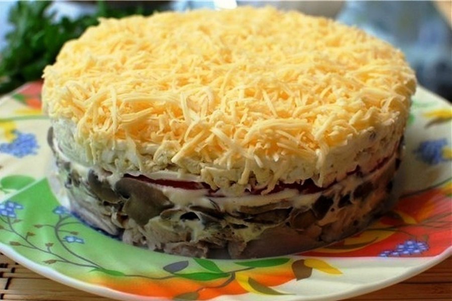 Салат с грибами