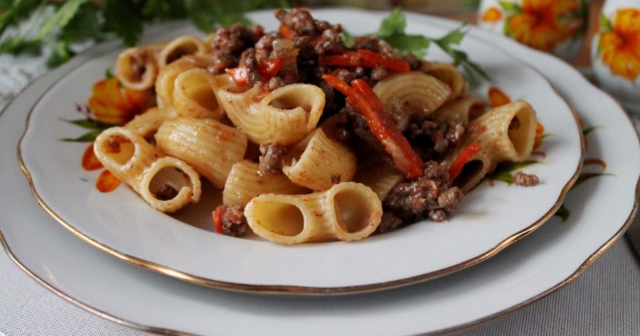 Лапша по флотски с тушенкой