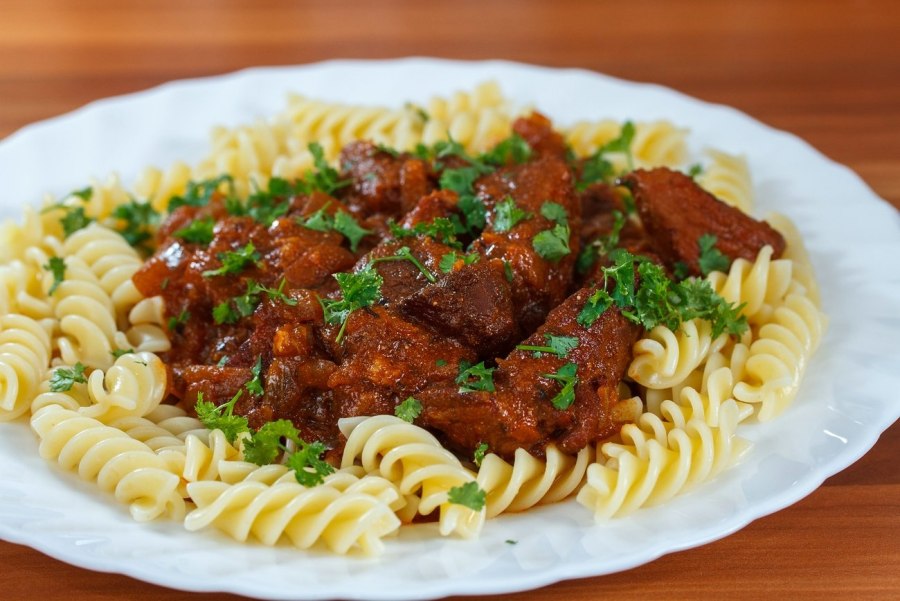 Рожки с гуляшом