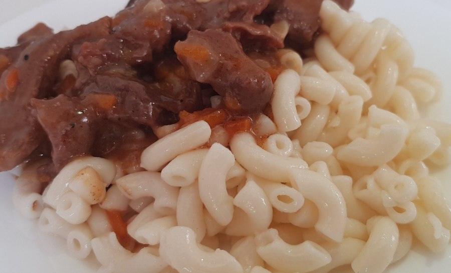 Рожки с гуляшом