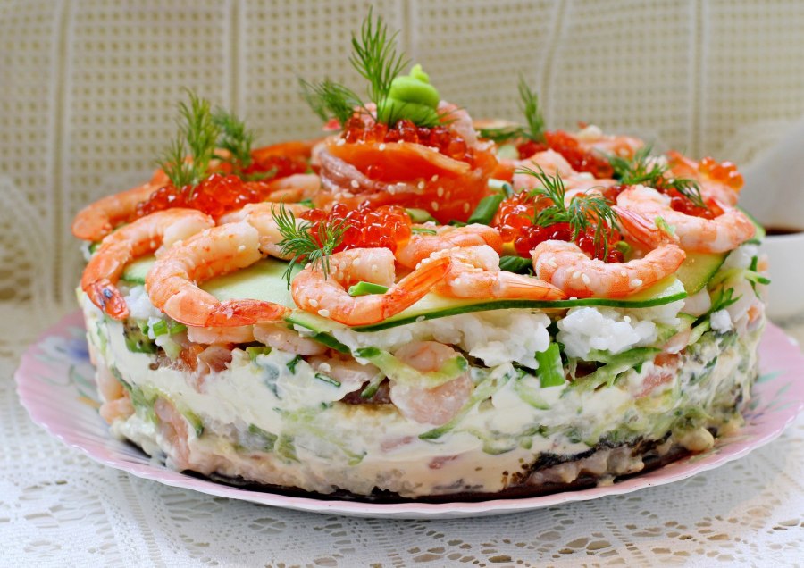 Салат с сёмгой и огурцом