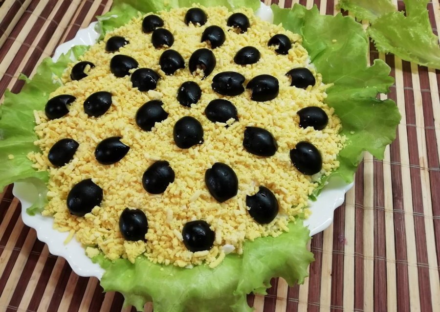 Пошаговый салат подсолнух с куриной грудкой