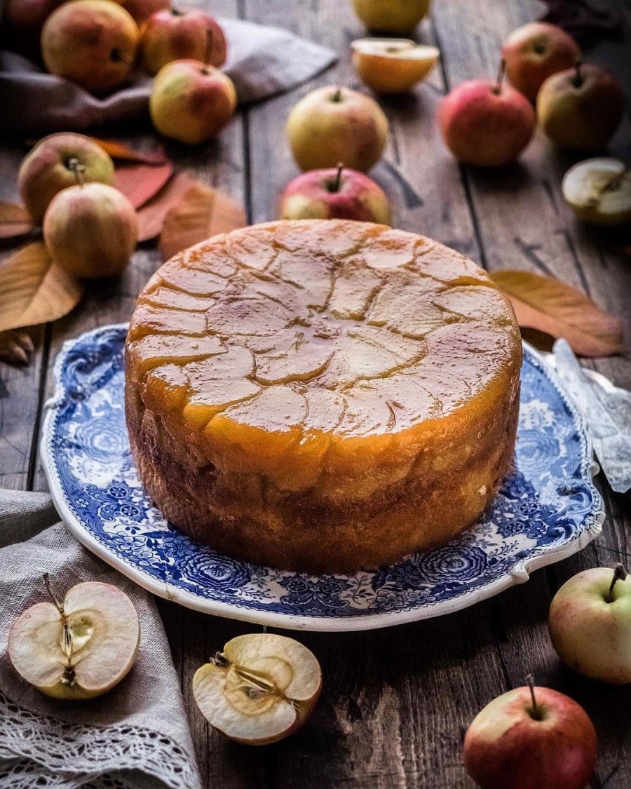 Шарлотка с яблоками