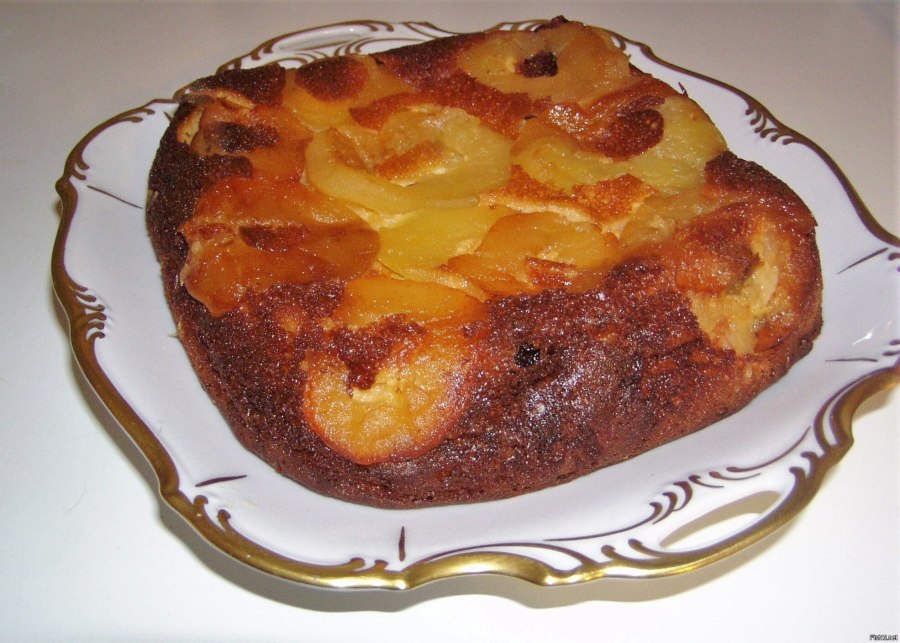 Пироги с яблоком и изюмом