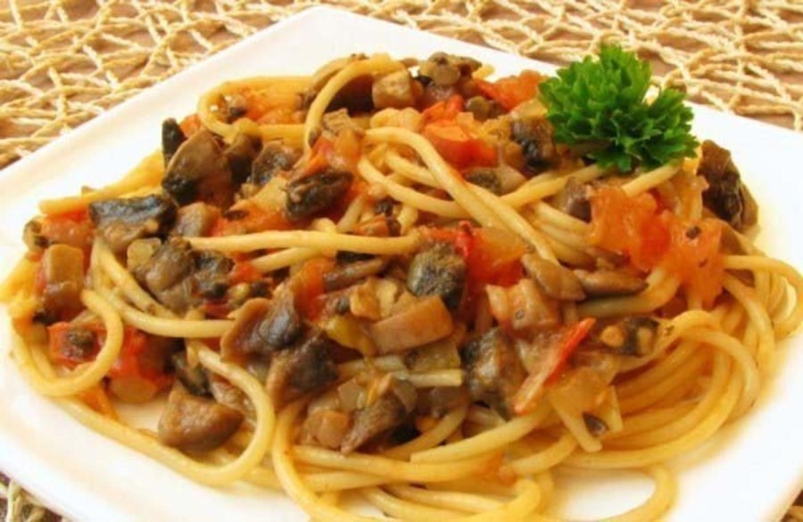 Паста с овощами и грибами