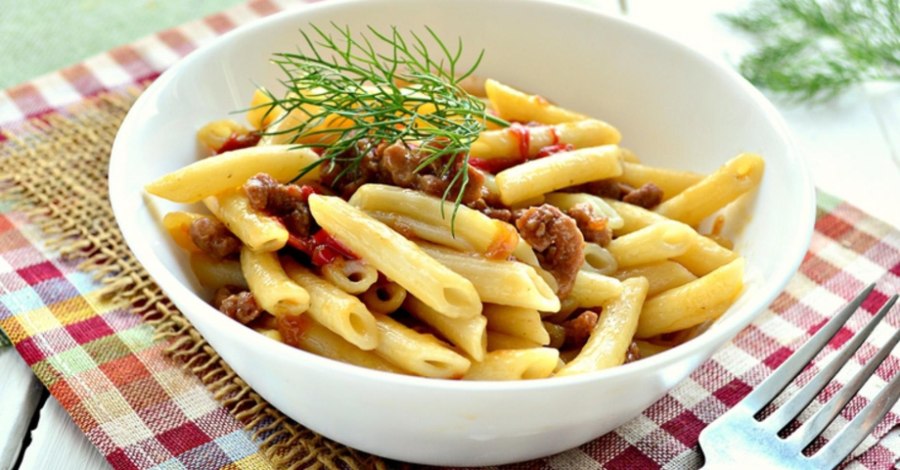 Макароны по-флотски с фаршем на сковороде
