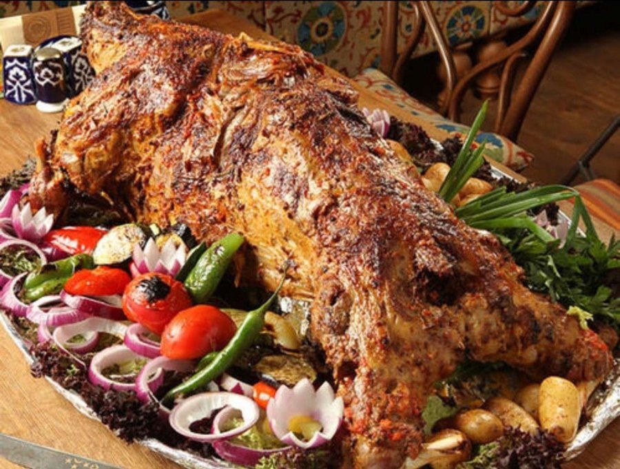 Жареный барашек целиком