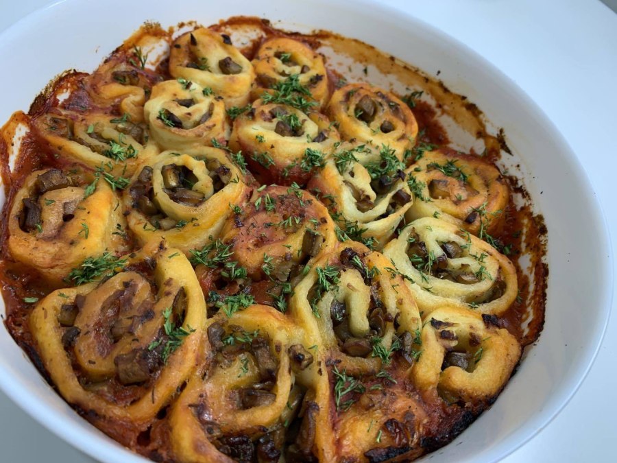 Картофельный рулет с грибами