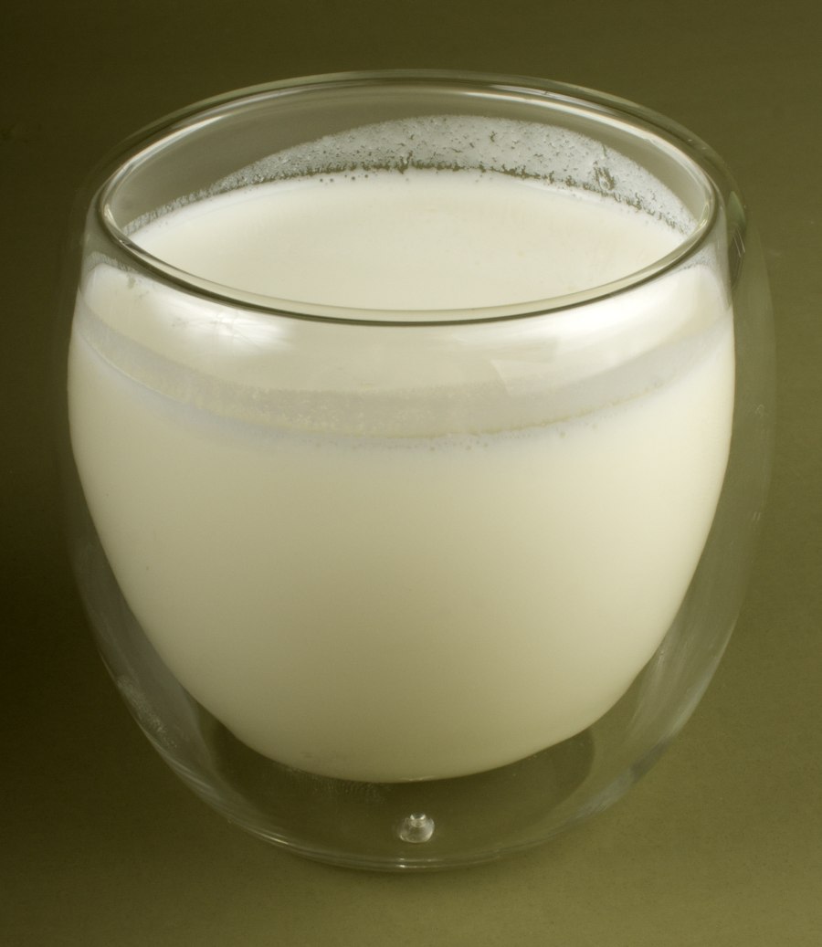 Кефир бродит