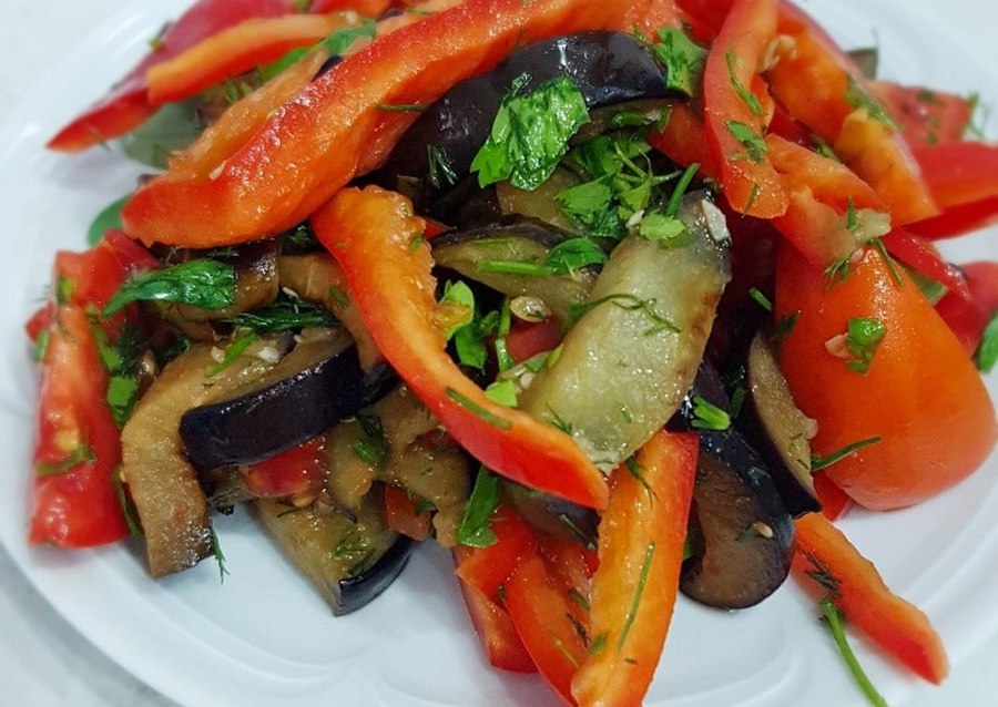 Салат с луковыми кольцами
