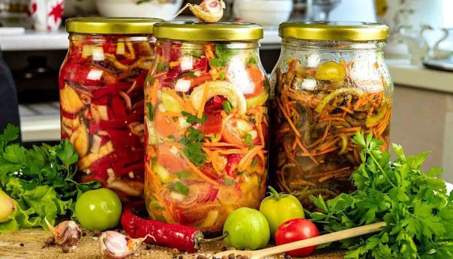 Салат грибной с овощами