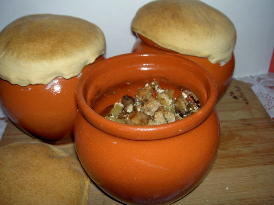 Картофель в горшочках с мясом в духовке пошаговый