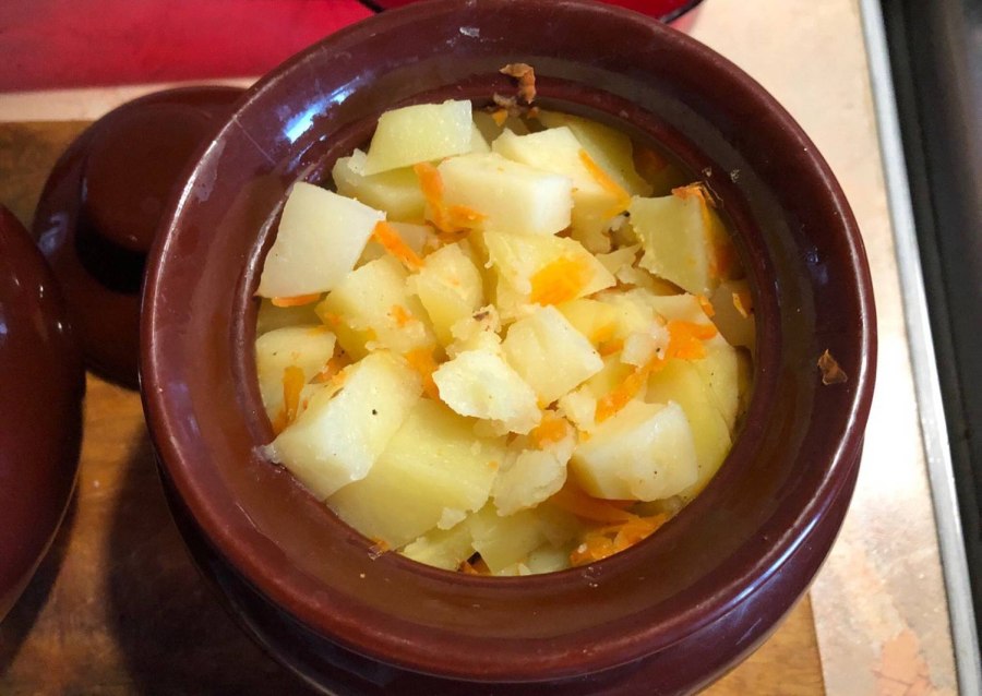 Рецепт картофельной бабки в горшочке