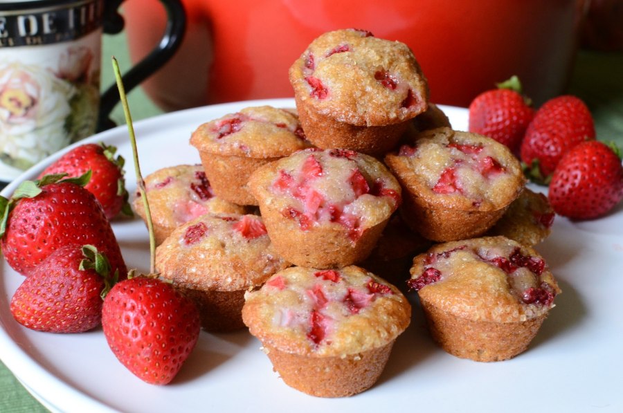 Мини кексы с клубникой