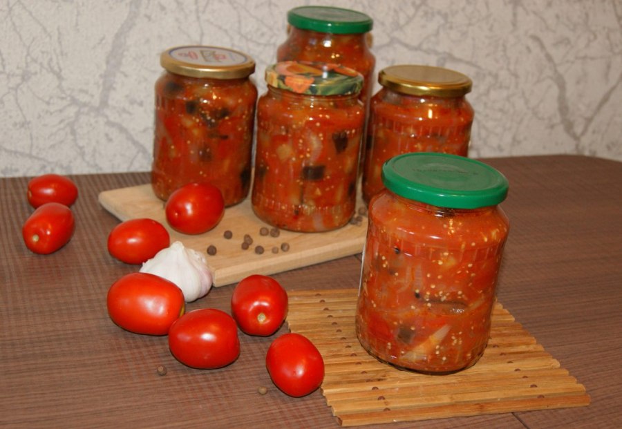 Лечо с огурцами и помидорами и перцем
