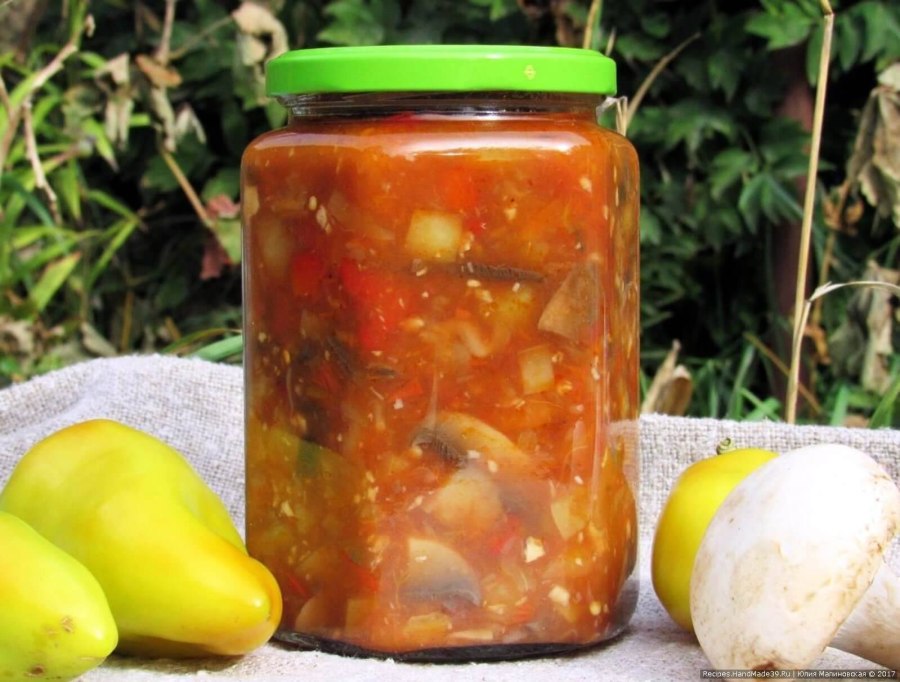 Лечо с огурцами и помидорами и перцем