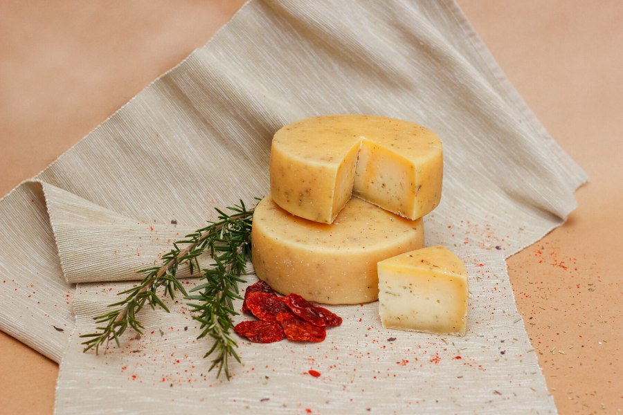 Сыр с розмарином