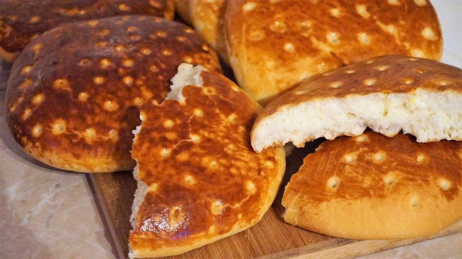 Сдобные булочки в сметанной заливке