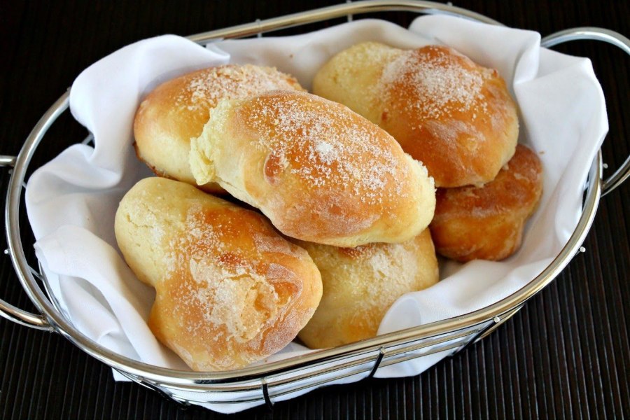 Булочки со сгущенкой из дрожжевого