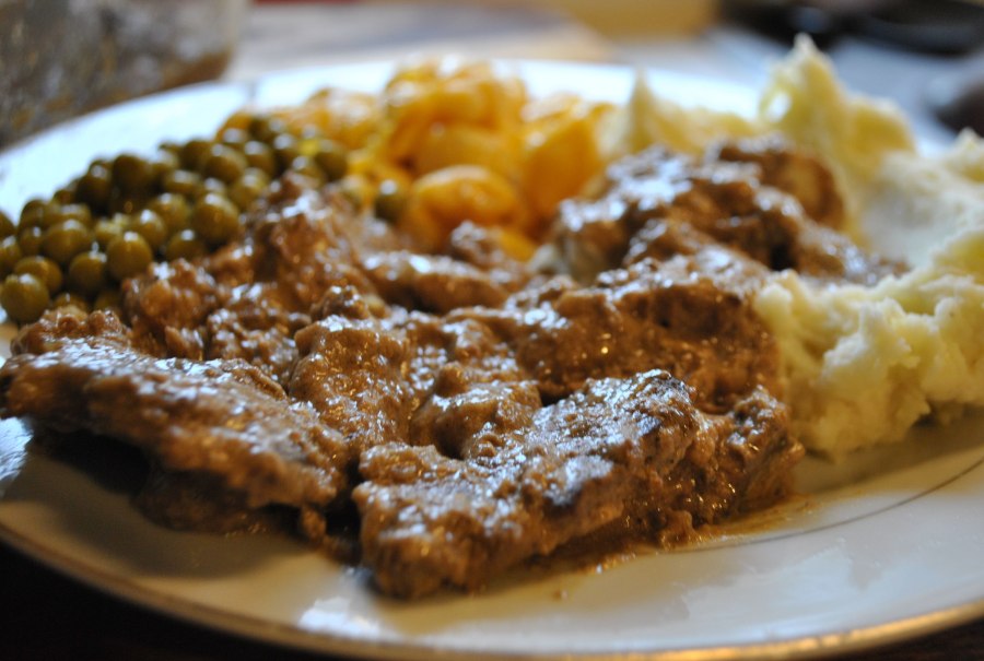 Куриная печень в майонезе яйце и сухарях