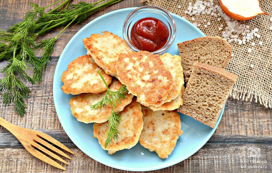 Куриные оладьи с морковью и сыром