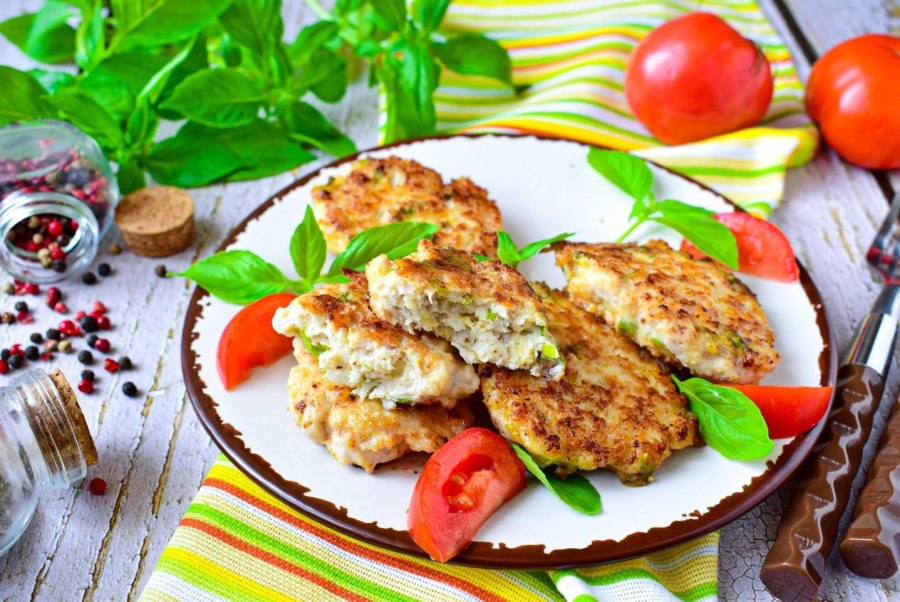Оладьи из куриной грудки рубленные