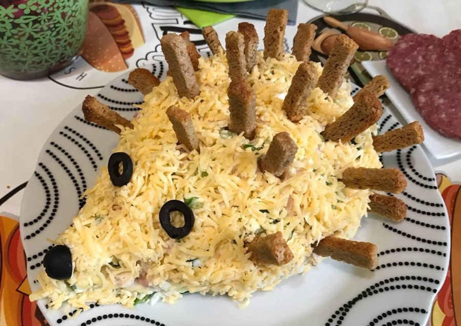 Салат Ежик украсить