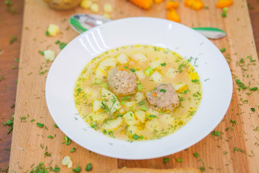 Суп с фрикадельками из куриного фарша