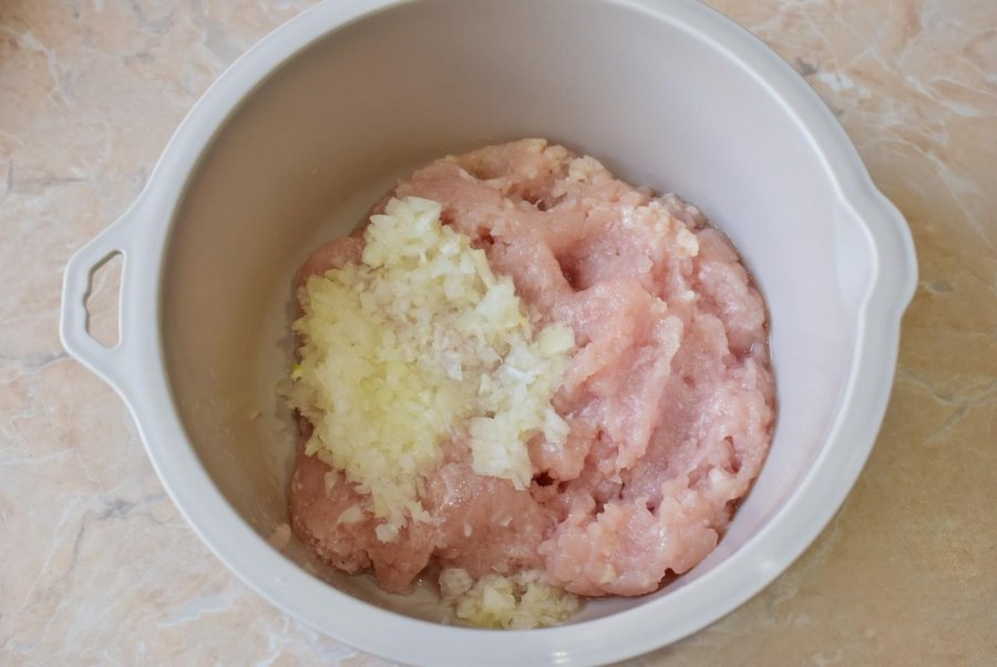Куриные котлеты с кабачком