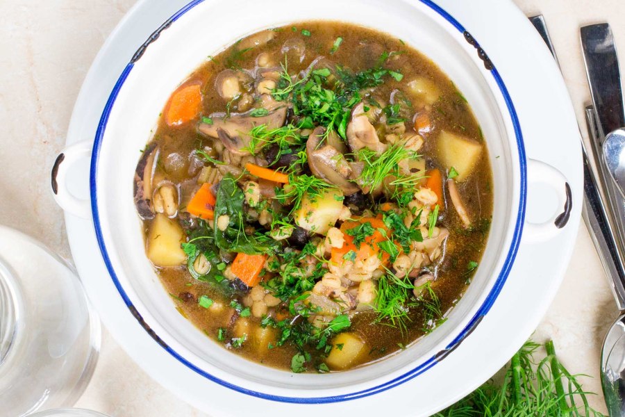 Суп из перловки с кабачками
