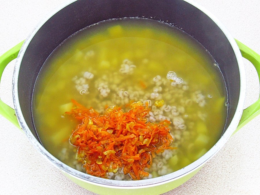 Перловка с тушенкой