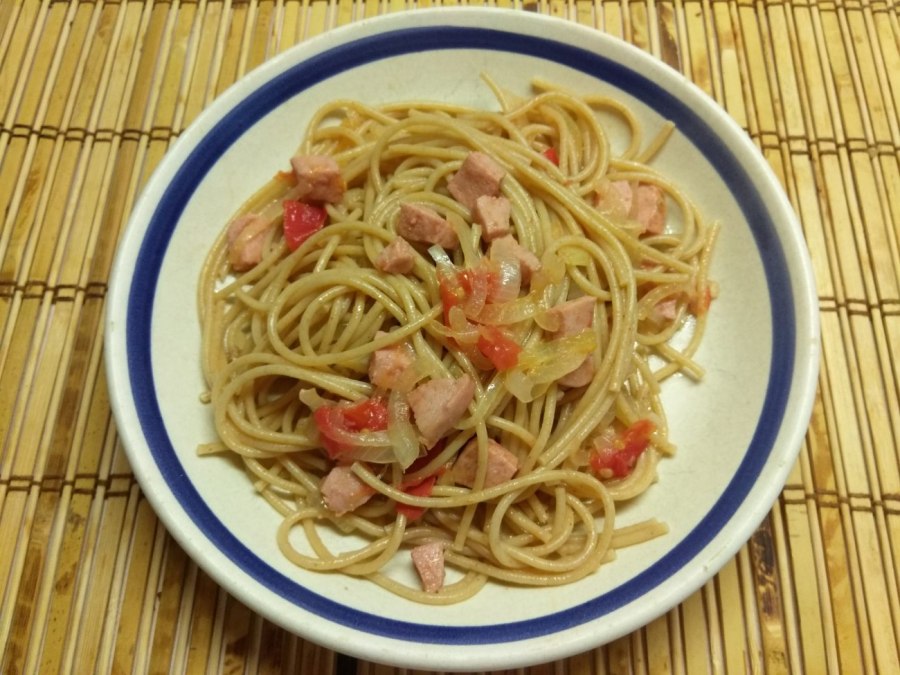 Паста с охотничьими колбасками