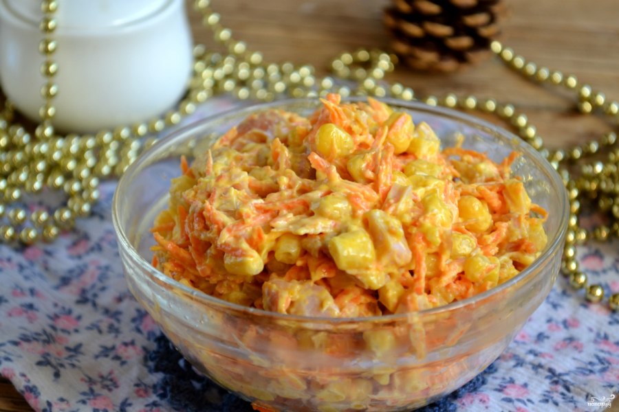 Салат с морковью по-корейски и копченой курицей