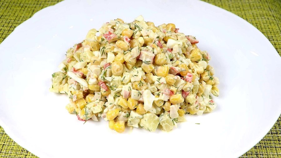 Салат из крабовых палочек с кукурузой
