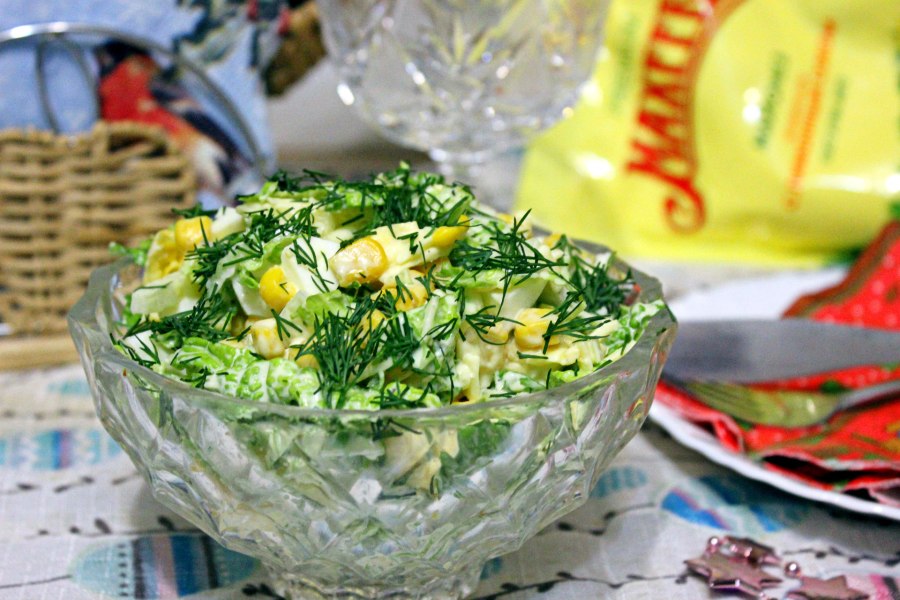 Салат с курицей и кукурузой