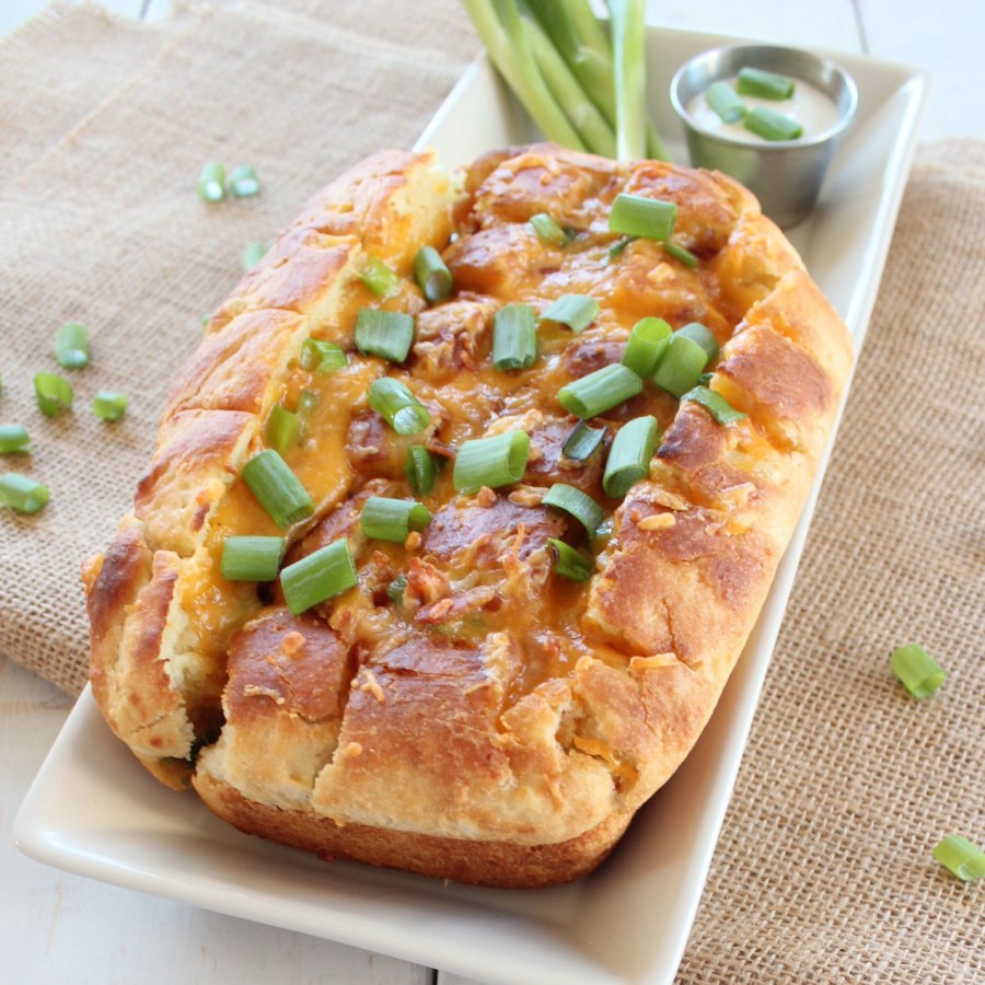 Хлеб с чесноком и зеленью