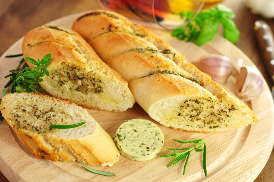 Чесночный хлеб с сыром
