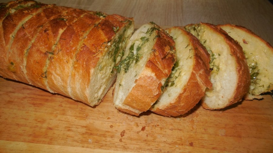 Батон с сыром и чесноком в духовке
